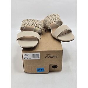 NIB Trotters Women's Nalane Sandals - Color Ivory - Size 8 Wide